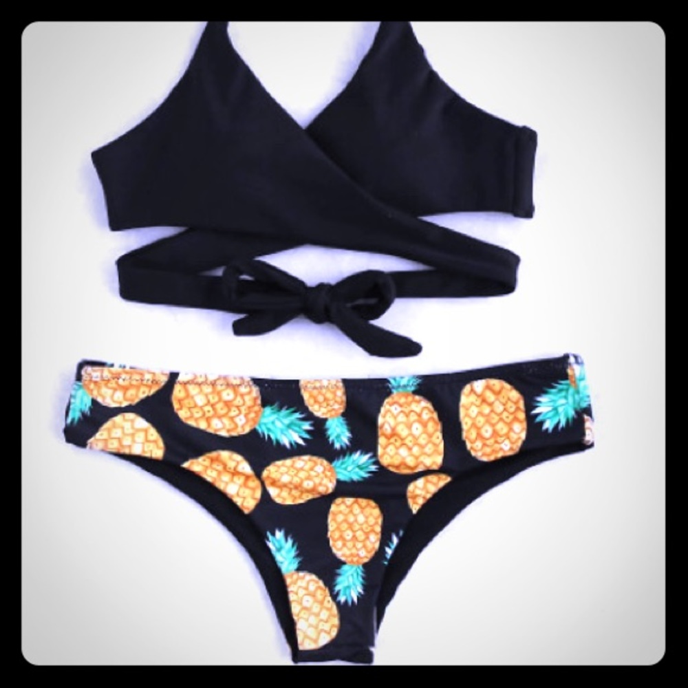 NWOT pineapple 🍍 bikini 👙
